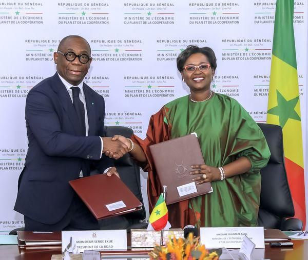 Président de la BOAD, Serge Ekué, et la ministre sénégalaise de l’Economie, du Plan et de la Coopération, Oulimata Sarr.