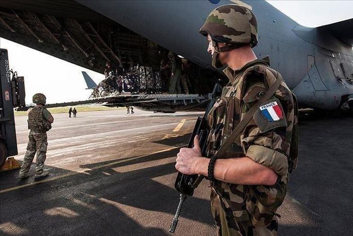 Retrait de l'armée française à Dakar