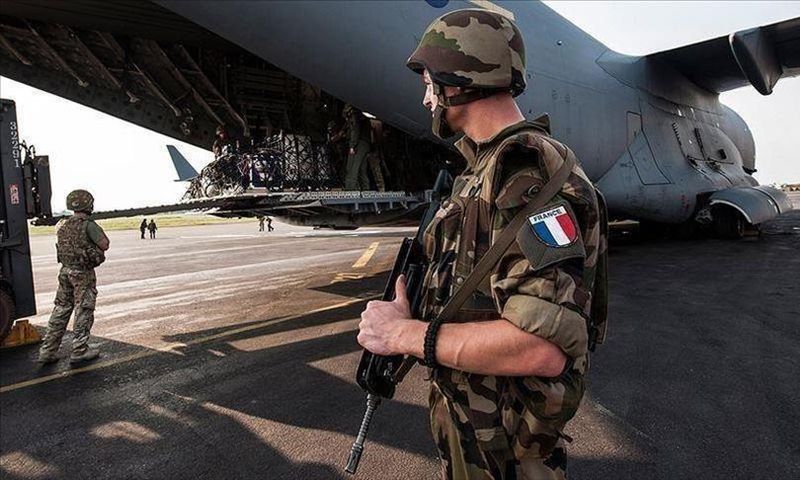Retrait de l'armée française à Dakar