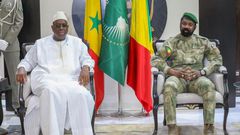 Lundi 15 août 2022, le chef d'État sénégalais et actuel président de l'Union africaine en exercice Macky Sall à rencontré à Bamako (Mali) le chef militaire au pouvoir, le colonel Assimi Goïta