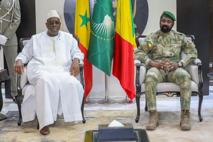Lundi 15 août 2022, le chef d'État sénégalais et actuel président de l'Union africaine en exercice Macky Sall à rencontré à Bamako (Mali) le chef militaire au pouvoir, le colonel Assimi Goïta