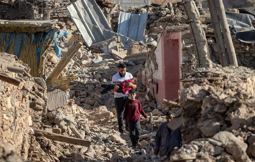 Séisme au Maroc  le bilan dépasse les 2000 morts le pays en deuil AFP