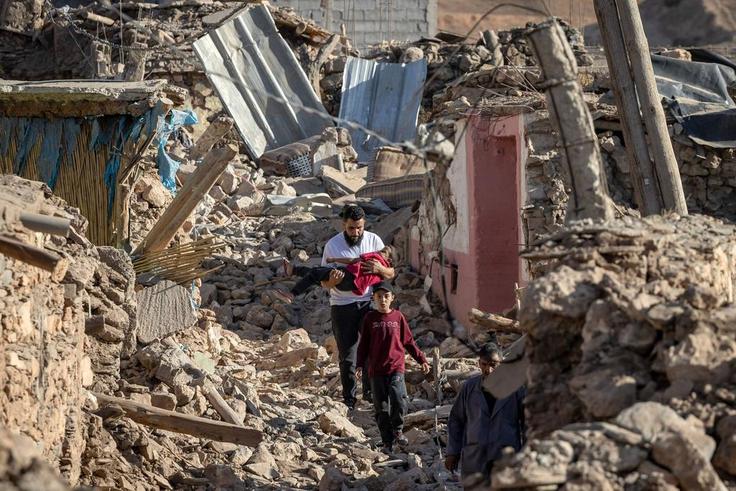 Séisme au Maroc  le bilan dépasse les 2000 morts le pays en deuil AFP