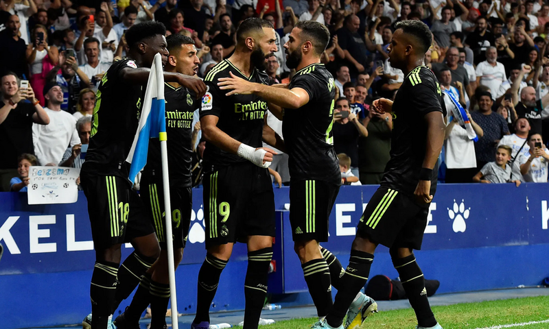 Benzema et ses coéquipiers jubilent après son premier but