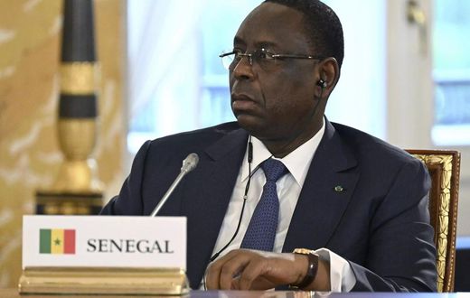 Le président sénégalais Macky Sall écoute le président russe Vladimir Poutine, lors de la réunion de ce samedi 17 juin 2023 à Saint-Pétersbourg