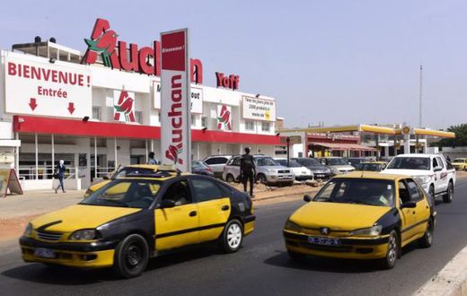 Devanture d'un magasin Auchan à Yoff - Dakar