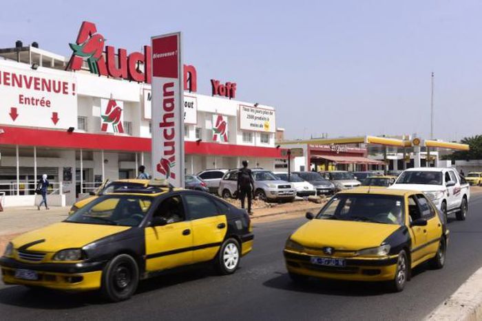 Devanture d'un magasin Auchan à Yoff - Dakar