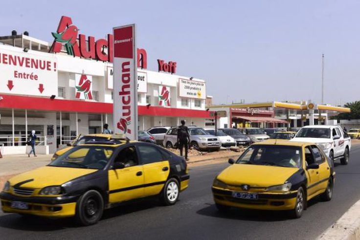 Devanture d'un magasin Auchan à Yoff - Dakar