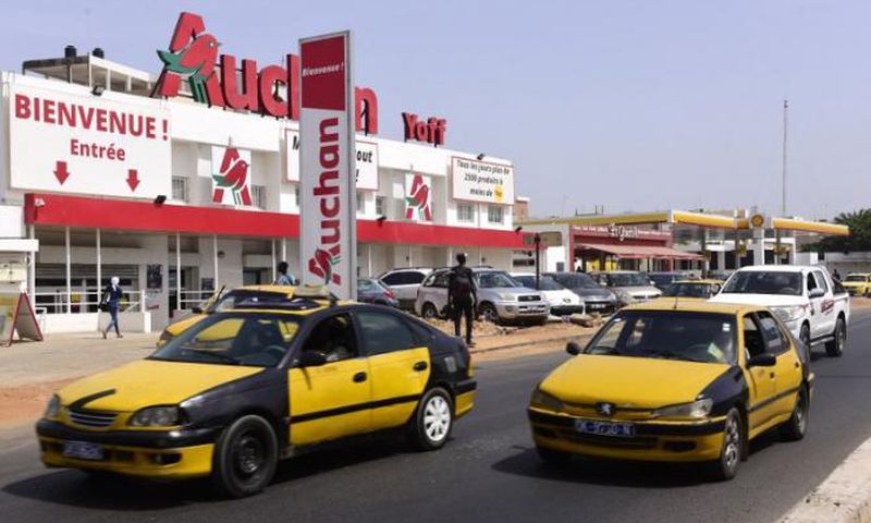 Devanture d'un magasin Auchan à Yoff - Dakar