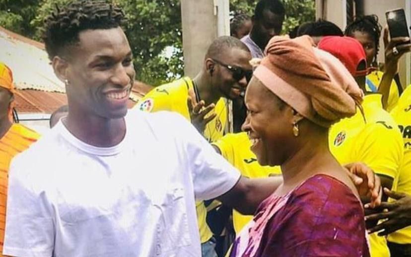 Jackson avec sa mère à Ziguinchor