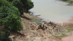 Lit-de-la-Falémé-en-pleine-retrecissement-du-coté-de-Sitakili-ouest-du-Mali