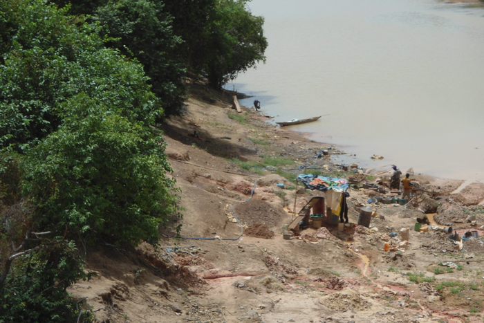 Lit-de-la-Falémé-en-pleine-retrecissement-du-coté-de-Sitakili-ouest-du-Mali