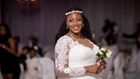 La coutume veut que la mariée lance un bouquet