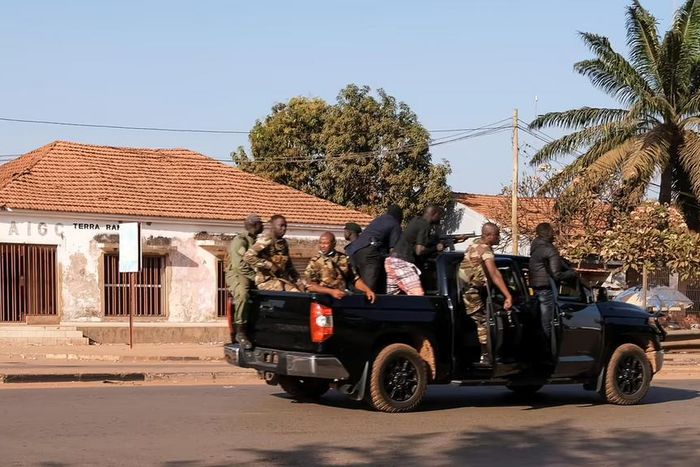 Des-militaires-Bissau-guinéens