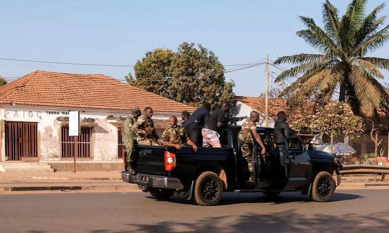 Des-militaires-Bissau-guinéens