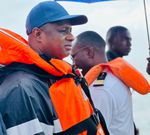 Antoine Diome sur les lieux du naufrage à Ouakam