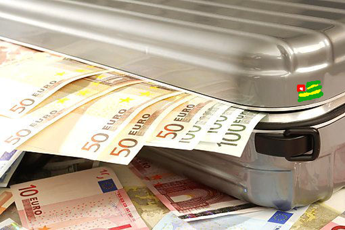 Mallette-d-argent-de-faure-gnassingbe-refuse-par-elysee1 (1)