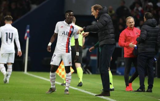 Thomas Tuchel discute avec Gana Gueye