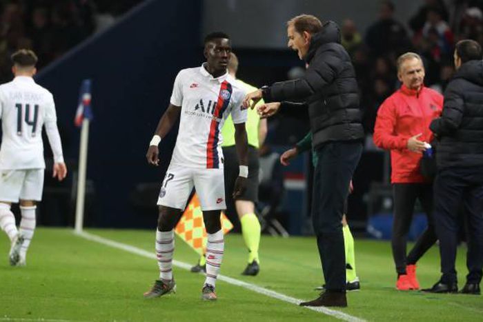 Thomas Tuchel discute avec Gana Gueye