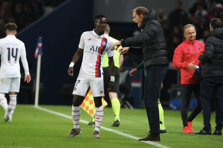 Thomas Tuchel discute avec Gana Gueye