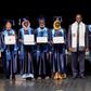 Le président Macky Sall pose avec les lauréats du Concours général 2022 du Sénégal