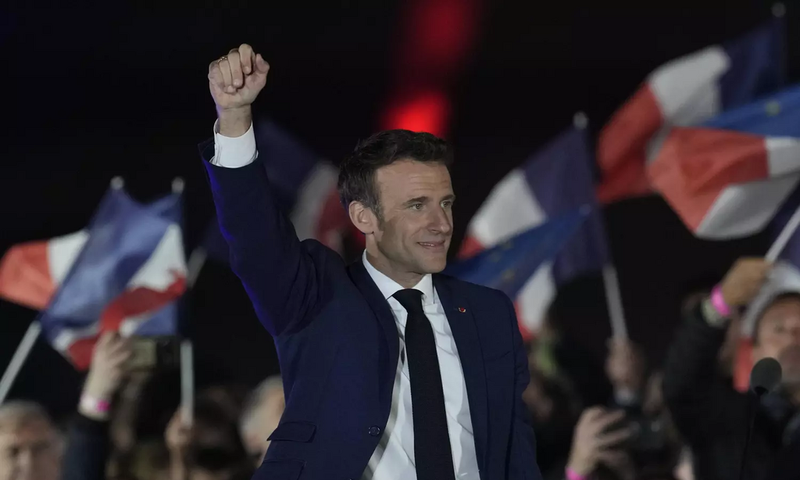 Emmanuel Macron au Champ de mars le 24 avril 2022