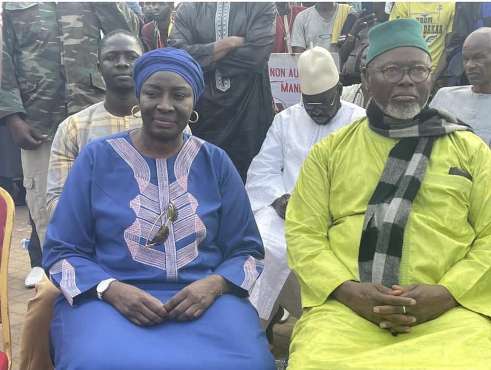 Aminata Touré aux côtés d'Alioune Tine lors du rassemblement de la Société civile et de l'Opposition, le vendredi 30 décembre 2022.
