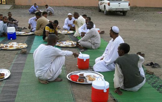 Guerre au Soudan, des cuisines communautaires pour s’entraider durant le ramadan