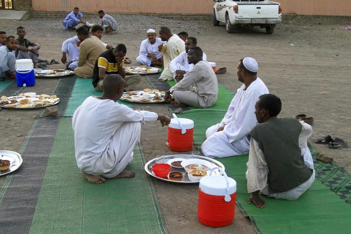Guerre au Soudan, des cuisines communautaires pour s’entraider durant le ramadan