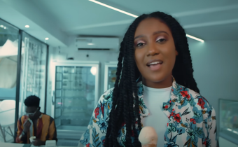 Capture d’écran du clip 'Xalé bi' d'Amira Abed