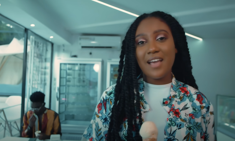 Capture d’écran du clip 'Xalé bi' d'Amira Abed