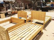 Des lits faits par des artisants locaux à la Medina