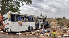 L'éclatement d'un pneu serait à l'origine d'un accident qui a causé la mort d'au moins 40 personnes, dimanche 8 janvier 2023, à Kaffrine (centre-ouest du Sénégal).