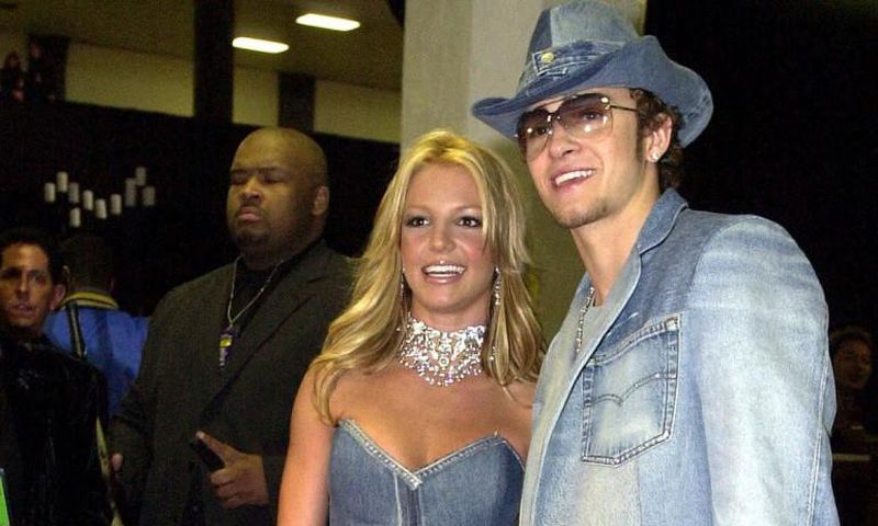 Britney-spears-et-justin-timberlake-en-2001-aux-american-music-awards