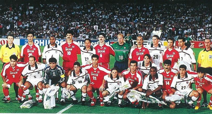 Iran-USA Mondial 1998, les joueurs des deux équipes posant ensemble.