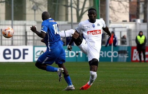 Almike Moussa Ndiaye a reçu un coup de pied du défenseur de l'OM, Eric Bailly, en pleine poitrine