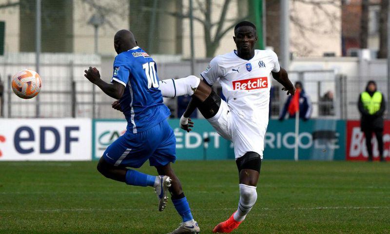 Almike Moussa Ndiaye a reçu un coup de pied du défenseur de l'OM, Eric Bailly, en pleine poitrine
