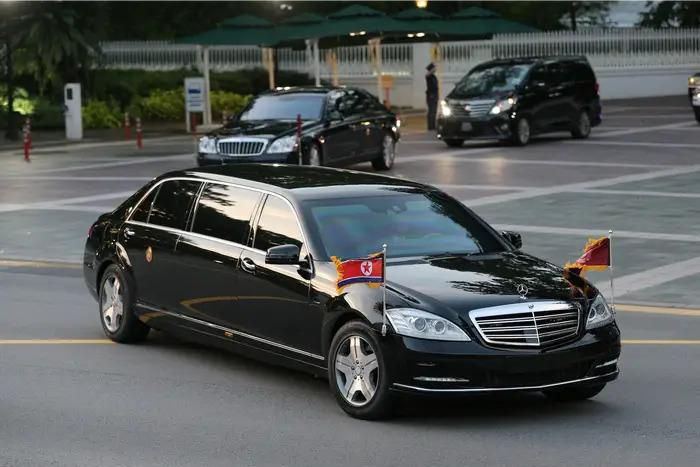 Garde-Pullman-Mercedes-Benz-S600-de-Kim-Jong-Un-REUTERS-Athit-Perawongmétha