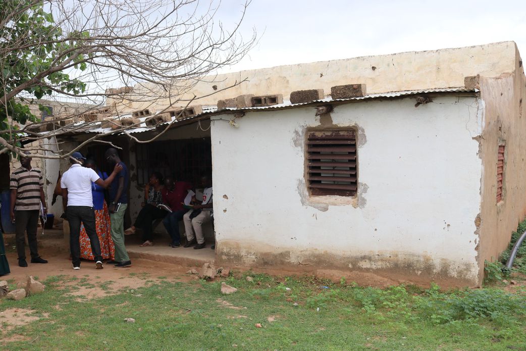 Mariage à 13 ans, accouchement sous un bâtiment menaçant ruine, un tricycle ambulance : immersion au Poste de santé de Daharatou