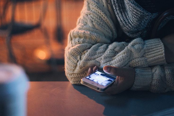 Mesdames, voici pourquoi un homme qui ne vous envoie pas de textos ne mérite pas votre temps.