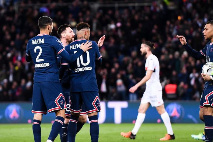 Le PSG s'impose face à Lorient avec un Mbappé exceptionnel