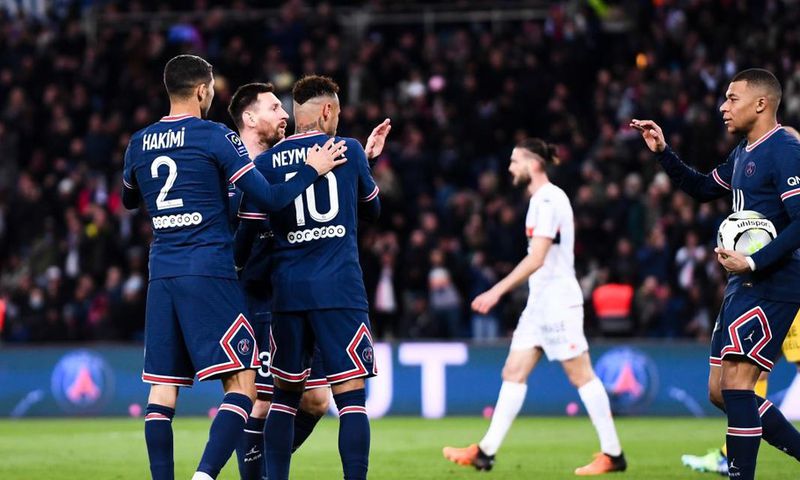 Le PSG s'impose face à Lorient avec un Mbappé exceptionnel