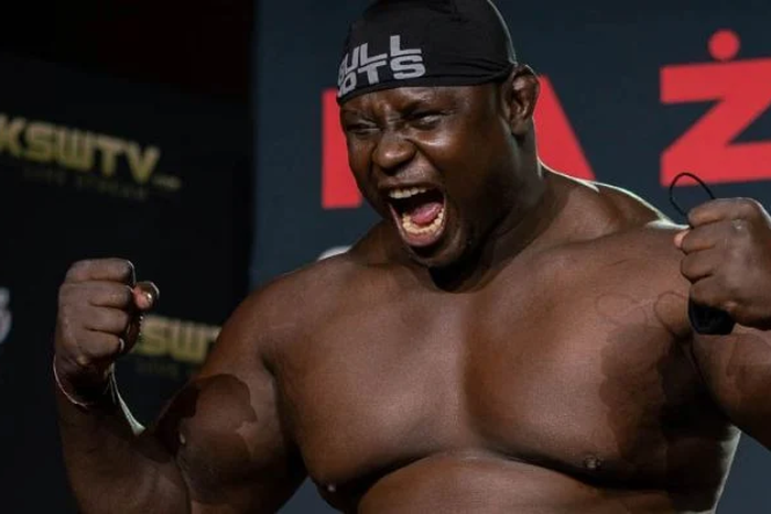 Bombardier victorieux en MMA