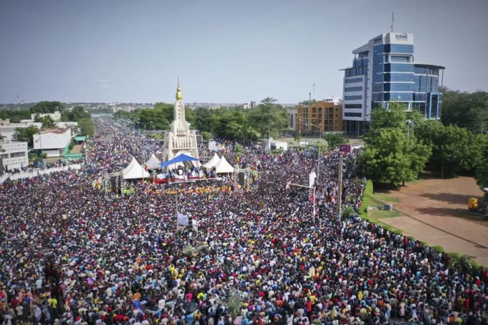 Des manifestants rassemblés le 19 juin 2020 à Bamako pour réclamer le départ du pouvoir du président malien Ibrahim Boubacar Keïta - AFP