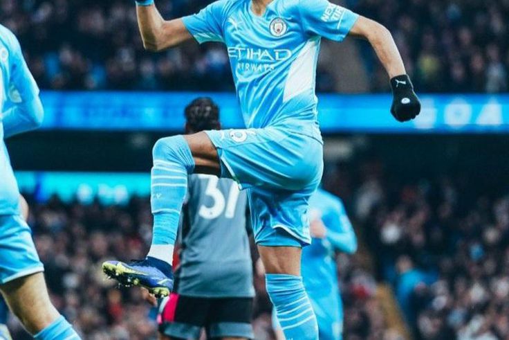 Mahrez celebrates his goal against Leicester at the Etihad.