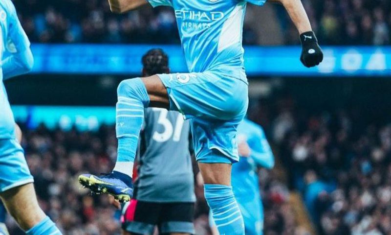 Mahrez celebrates his goal against Leicester at the Etihad.