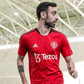 Bruno Fernandes in the new Manchester United Tezos training kit