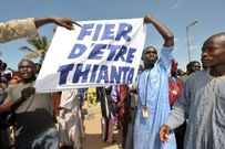 Des disciples de Cheikh Béthio Thioune appelés "Thiantacounes" protestent pour la libération de leur guide, le 19 octobre 2012