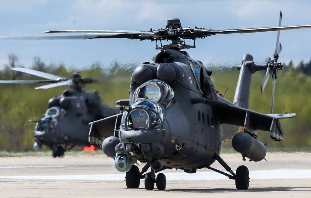 Un hélicoptère de combat de type MI-17 et MI-35