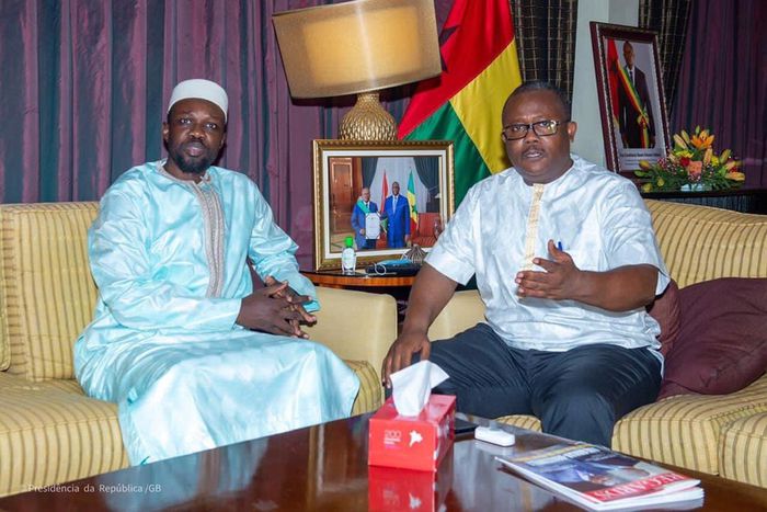 Ousmane Sonko et le président Emballo